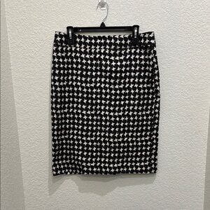 TALBOTS~ Black and White Patterned Skirt